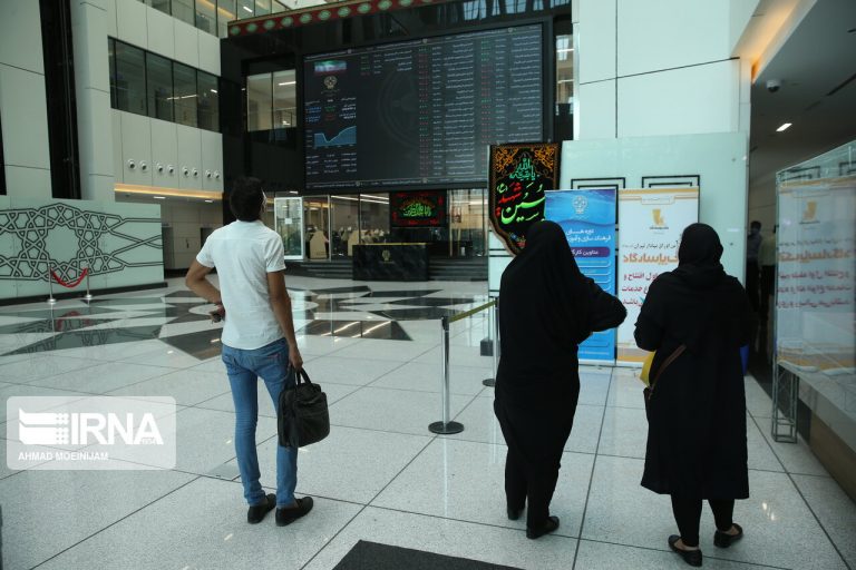 افت شاخص بورس در نخستین روز آبانماه
