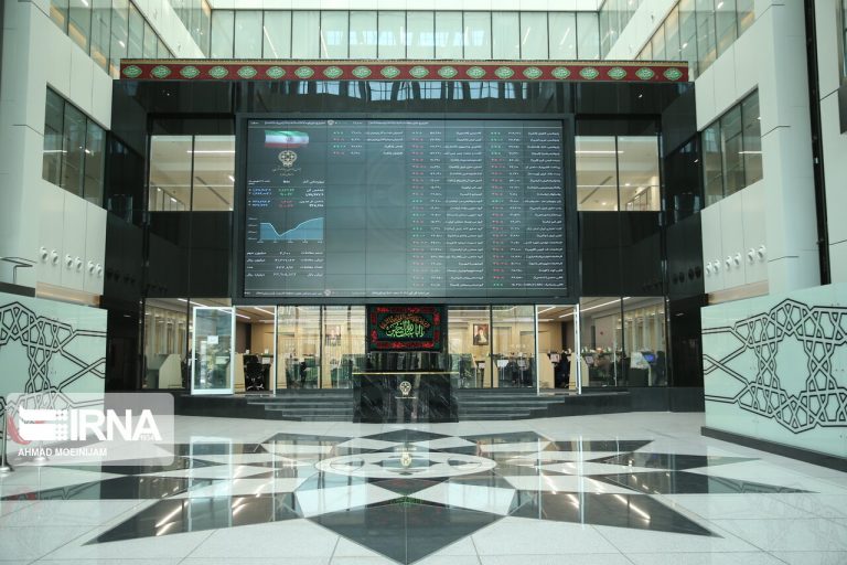 افراد فاقد دانش بورسی با سرمایه‌گذاری در صندوق‌ها از ریسک خود بکاهند