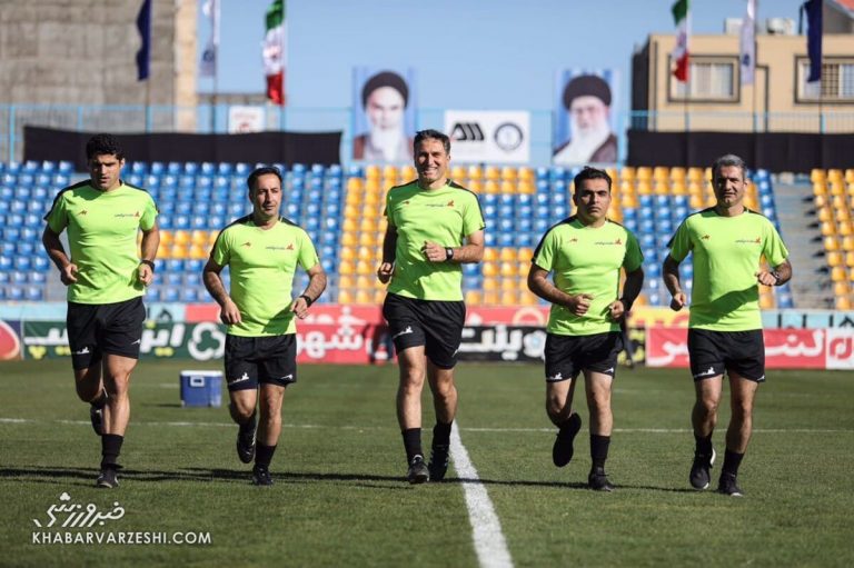 اکبریان: کمک داور ویدئویی تنشها را در فوتبال ایران کم میکند/ دستمزد داوران ۴۰۰ درصد افزایش یافته است!