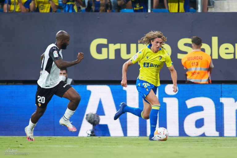 بازیکنی که در فضای مجازی معروف‌تر از مستطیل سبز است/ اولین بازی اینفلوئنسر محبوب