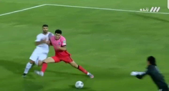 ببینید| تصاویر صحنه پنالتی روی طارمی در VAR ایرانی/ واکنش ۹ کارشناس؛ گاف الکاف علیه ایران