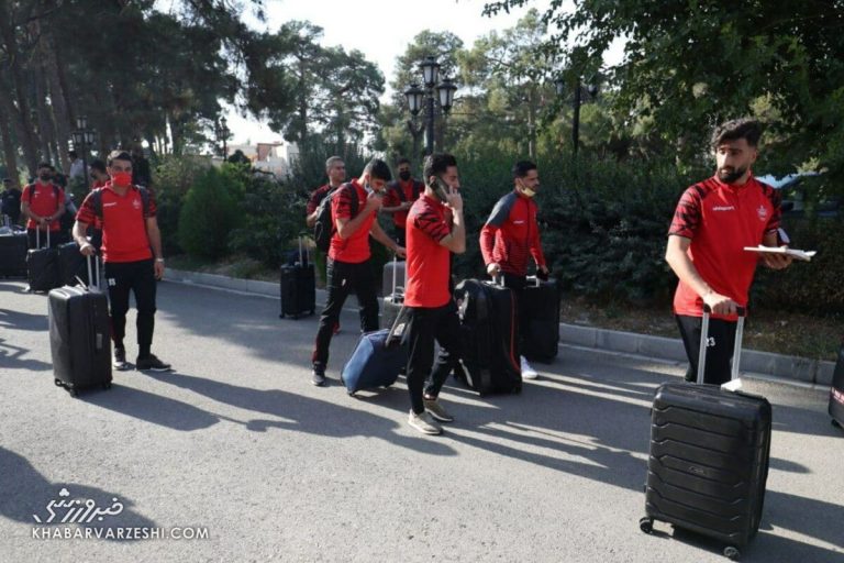 ببینید| ماجرای عجیب پرسپولیس در فرودگاه/ تصاویر سرگردانی پرسپولیسی‌ها؛ پرواز به ریاض کنسل شد/ کنایه تلخ یحیی گل محمدی و حرف‌های یک ستاره سرخپوش