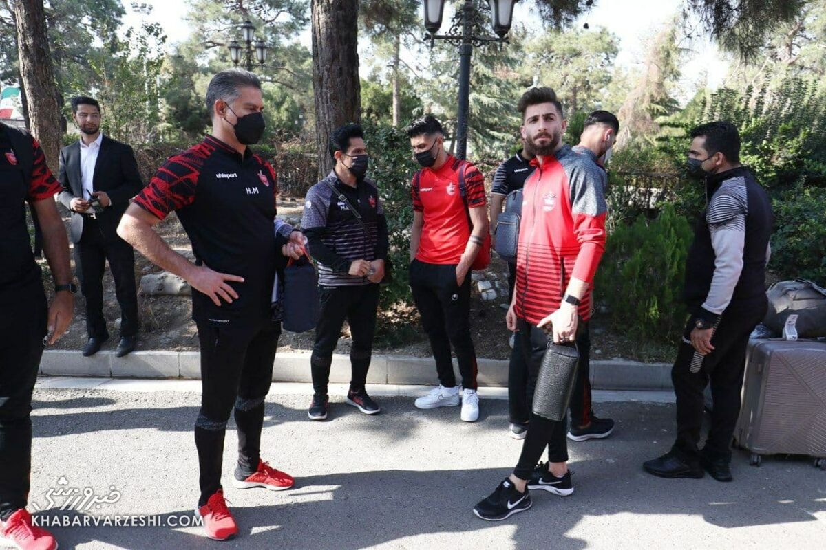 ببینید| ماجرای عجیب پرسپولیس در فرودگاه/ تصاویر سرگردانی پرسپولیسی‌ها؛ پرواز به ریاض کنسل شد/ کنایه تلخ یحیی گل محمدی و حرف‌های یک ستاره سرخپوش