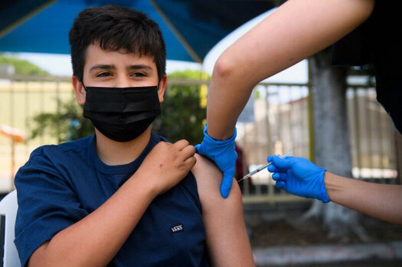 بیش از ٧٧ هزار دانش‌آموز گیلانی واکسن کرونا را دریافت کردند