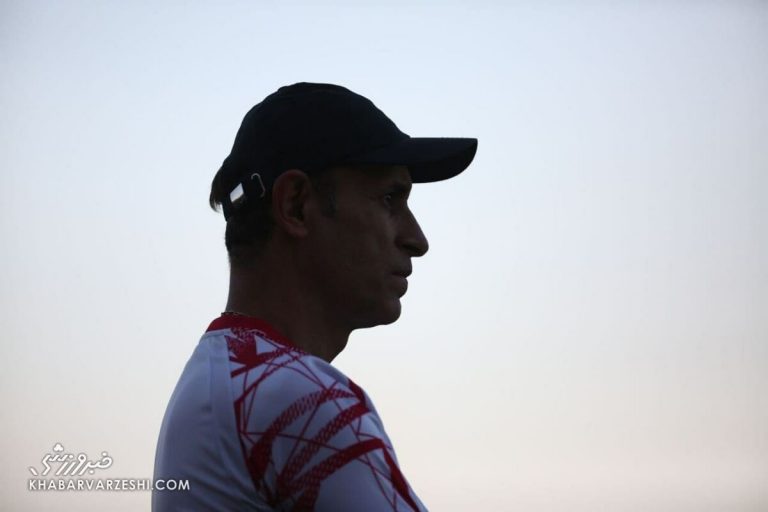 تصویر متفاوت AFC از گل محمدی پای تخته سیاه/ تبریک روز معلم به سرمربی پرسپولیس