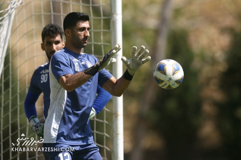 جلسه ۵ دقیقه ای مظاهری با آجورلو/ گلر استقلال از مجیدی تشکر کرد