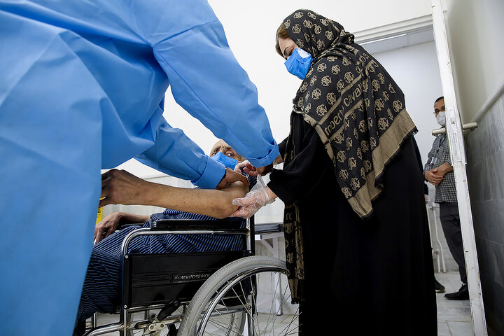 دام مرگبار کرونا در پس شایعات واکسن‌گریزان