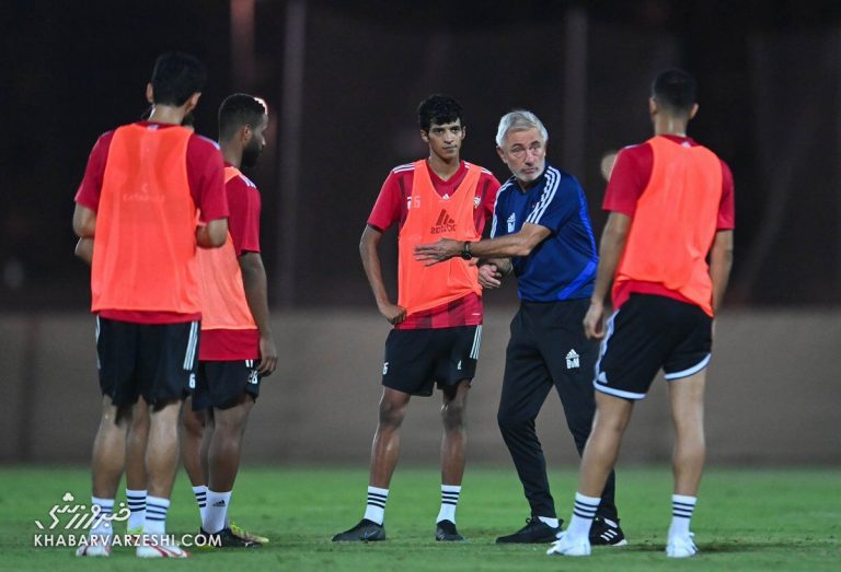 سرمربی حریف ایران در آستانه اخراج/ توافق انجام شد
