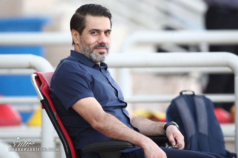 عصبانیت پیروانی از ماجراهای فرودگاه/ خارجیها ورزشگاه را پُر کردند ما دنبال مجوز پروازیم