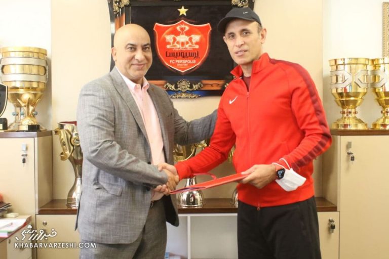 عکس| قرارداد یحیی گل محمدی ۲ فصل دیگر تمدید شد