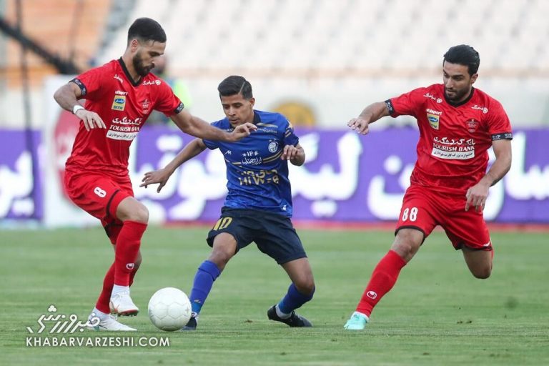 عکس| پرسپولیس بالاخره از استقلال عبور کرد/ هواداران پرسپولیس تصور هم نمی‌کردند!