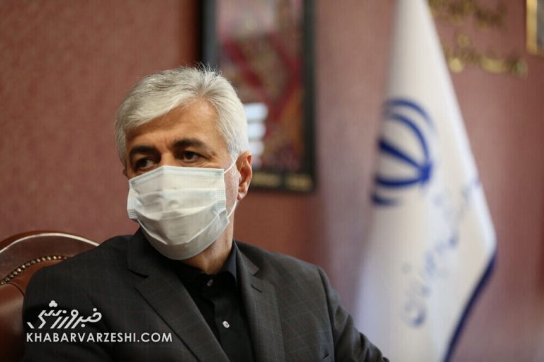 قول سجادی به ملی پوشان فوتبال/ شارژ روحی وزیر ورزش قبل از بازی با کره