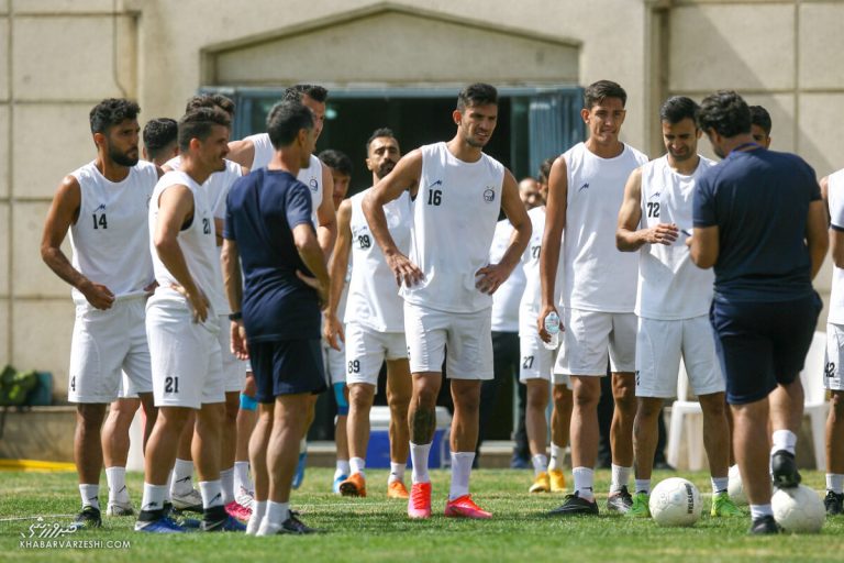 مهاجمان خارجی استقلال به شروع لیگ نمیرسند