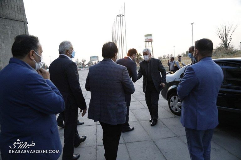 ویدیو| بازدید وزیر ورزش از زمین چمن ورزشگاه تختی