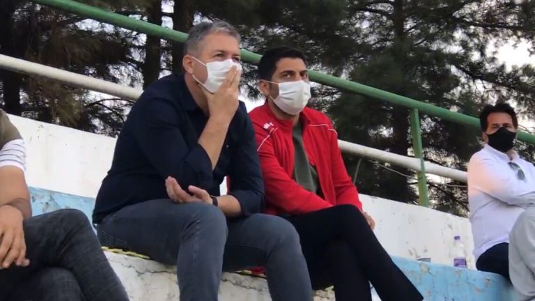 ویدیو| حضور سرمربی تیم ملی در دیدار نساجی و سپاهان