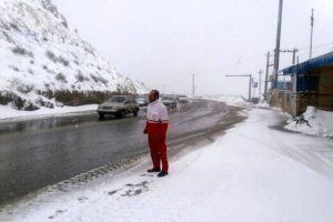 recive.ir | تصاویری دیدنی از بارش اولین برف پائیزی در جاده هراز