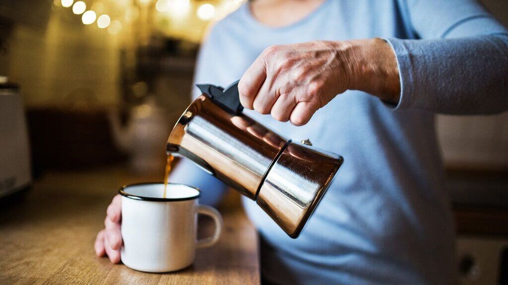 ۴ ضرر نوشیدن قهوه در زمان نامناسب