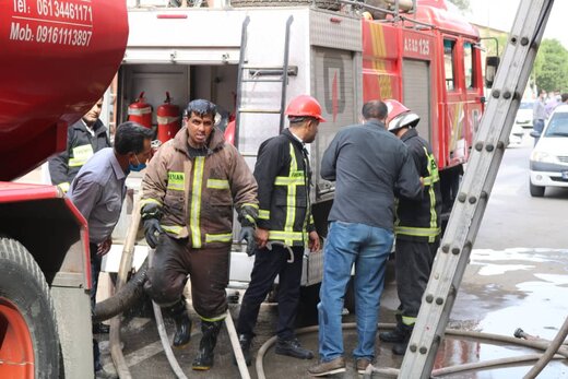 آتش نشانان آبادانی جان ۲۵ شهروند را نجات دادند/ مهار آتش در ۵ کارخانه و ۶ اداره دولتی