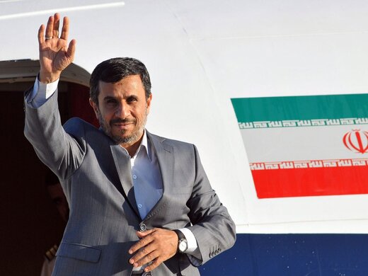 احمدی نژاد ، عصر امروز همراه ثمره هاشمی و جوانفکر  از ایران می رود / کدام دانشگاه خارجی به او  دکترای افتخاری می دهد؟