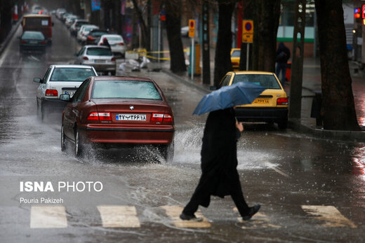 باران و باد در راه تهران