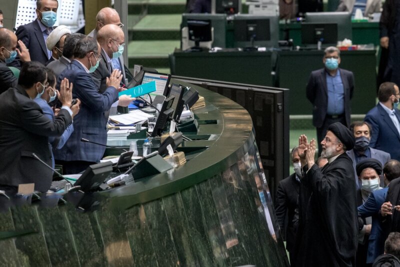 بازی دولت رئیسی با بودجه 1401/ اختلاف نظر خاندوزی و میرکاظمی اوج گرفت