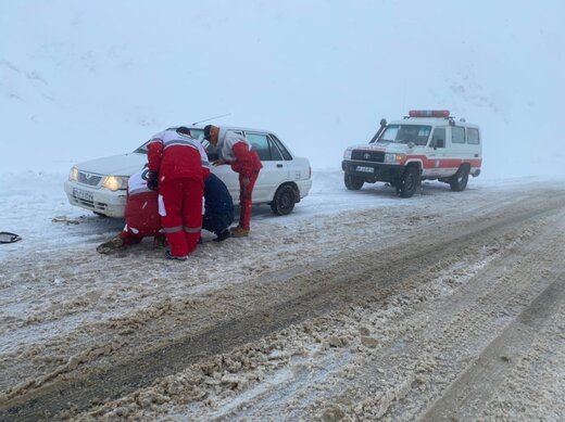 برف و کولاک در آذربایجان شرقی/ راه ۶۰ روستا بسته است