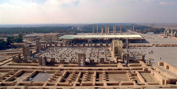 بلندترین درگاه سنگی  شهر استخر مستند‌نگاری شد