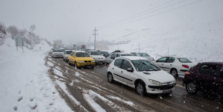 بوران شدید در محور هراز/ ترافیک سنگین در محور فیروزکوه
