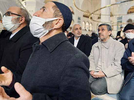 تصاویر حضور احمدی‌نژاد در نمازجمعه استانبول