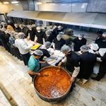 توزیع ۳ هزار پرس غذای نذری بهمناسبت سالروز شهادت حضرت زهرا(س) در بجنورد