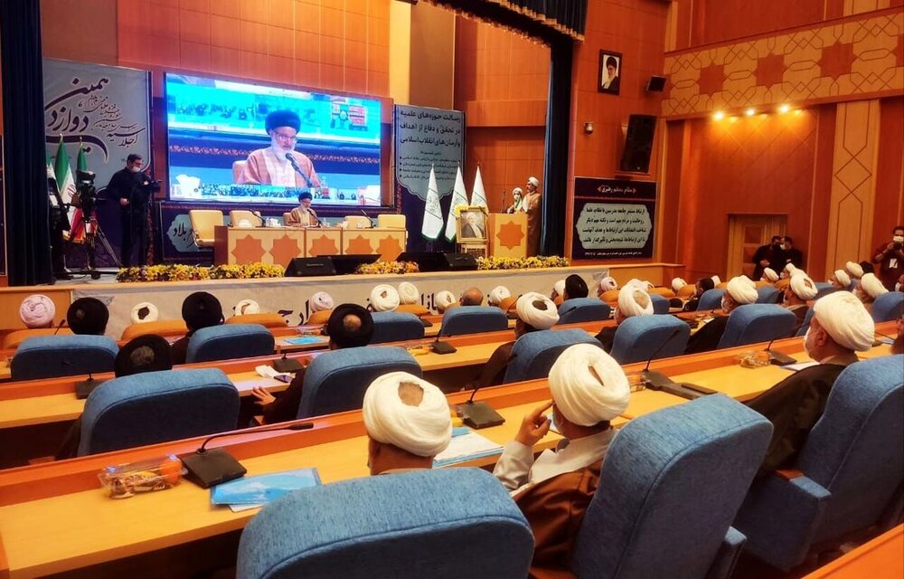 توصیه به «برخی روحانیان» برای «پشیمان نشدن از انقلاب» در اجلاسیه علمای بلاد
