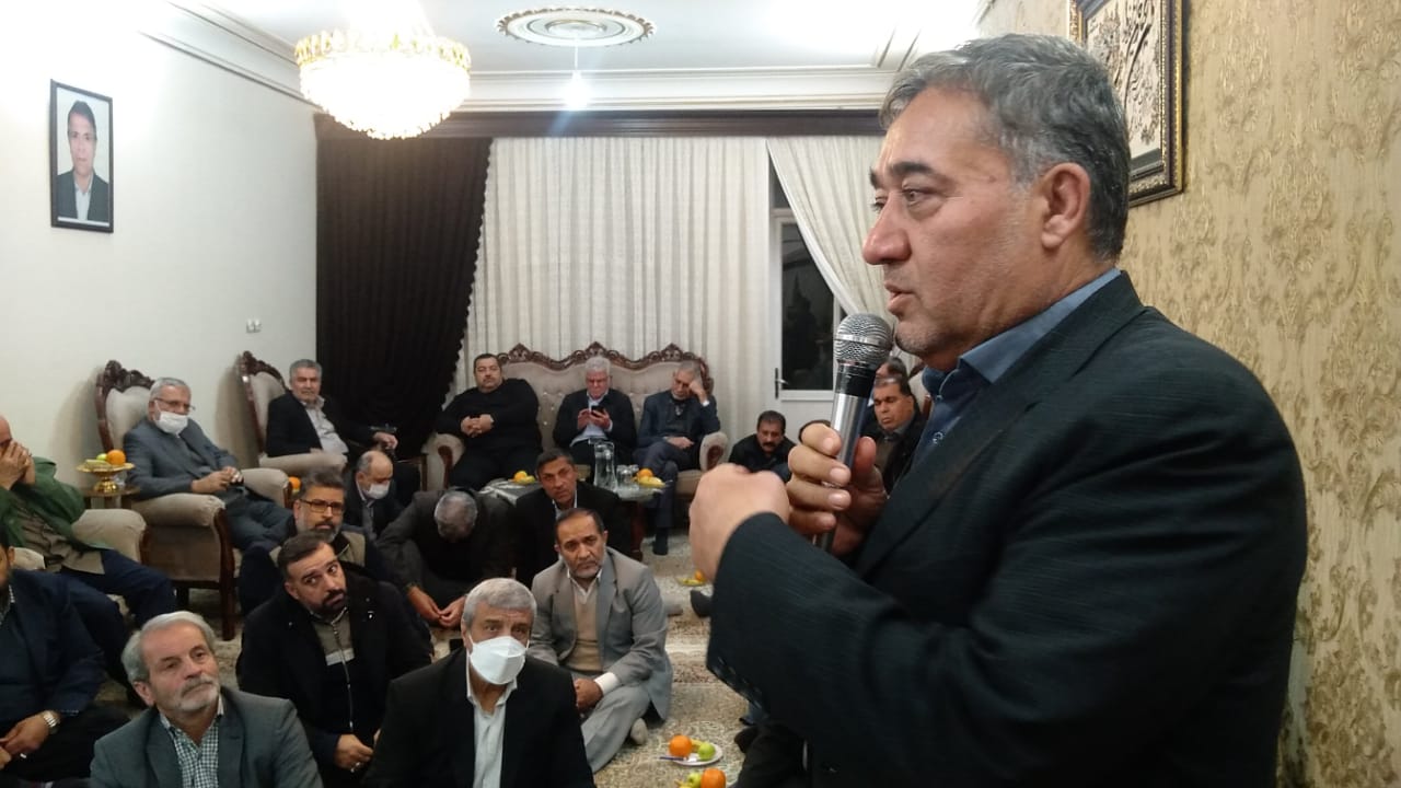 تکریم شرافت حاج ناصر در محفل با صفای رزمندگان قم