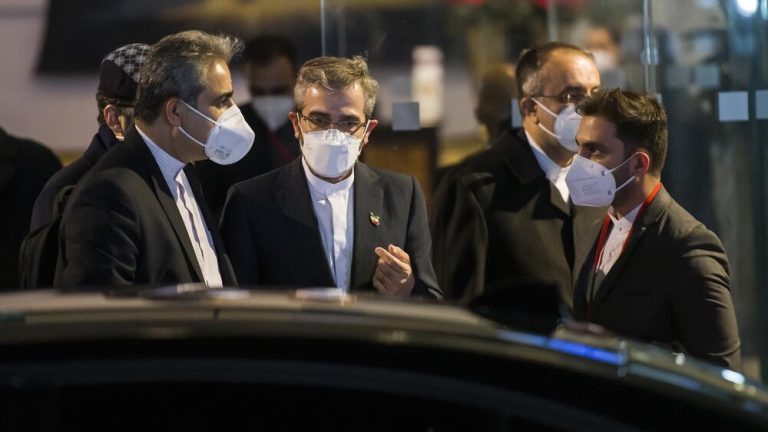 دیوار تحریم‌ها ترک خورد/ مذاکرات هسته‌ای در حال اتمام است؟