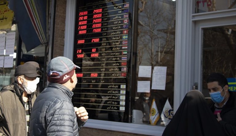 سرگیجه در بازار ارز / حصار قیمت دلار چگونه شکسته میشود؟