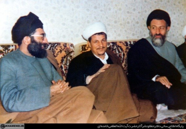 سه روایت از رهبری درباره هاشمی / از اختلاف نظر در اواخر جنگ تا الصاق نشان فتح به سینه او 
