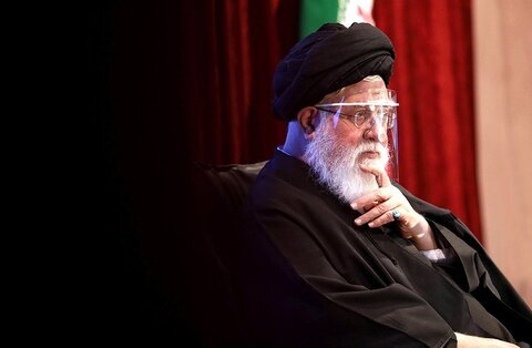 علم الهدی: متاسفانه گرفتار معیشت و خوراک شده ایم؛ دشمن همین را می خواست