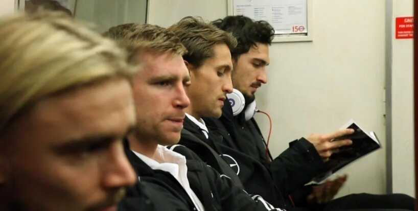 فوتبالیست‌های مطرح جهان در مترو/عکس