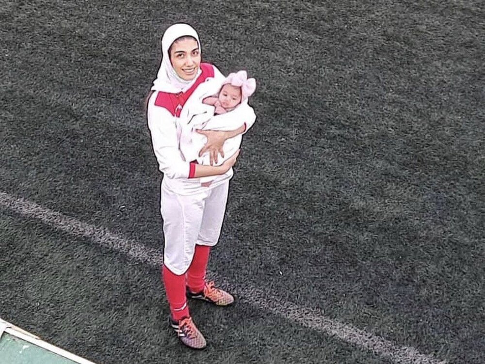 ملی‌پوش ایران با دخترش در جام ملت‌ها/عکس