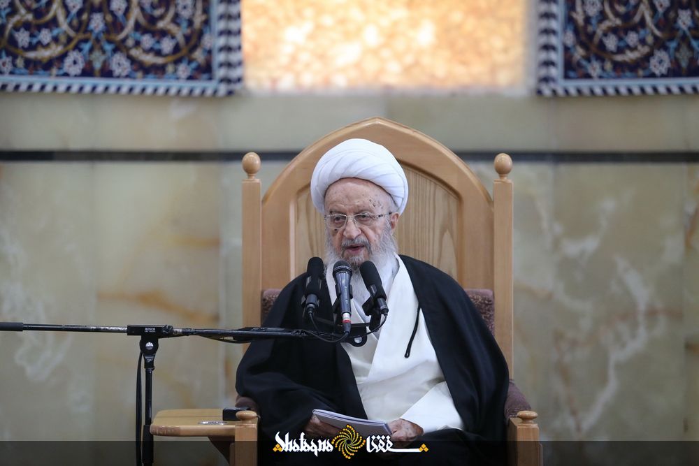 مکارم شیرازی : نقش مردمی مذهب نباید کمرنگ شود / علمای اسلام باید از ضعفای مردم حمایت کنند