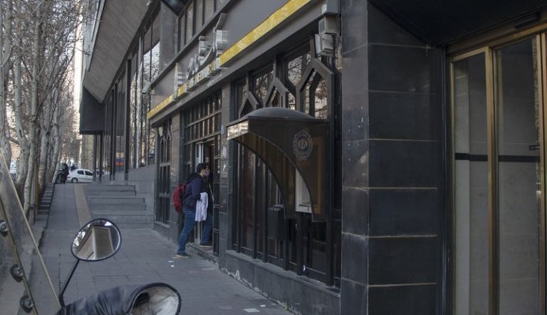 وام با کارت یارانه، سهام عدالت و سیم کارت