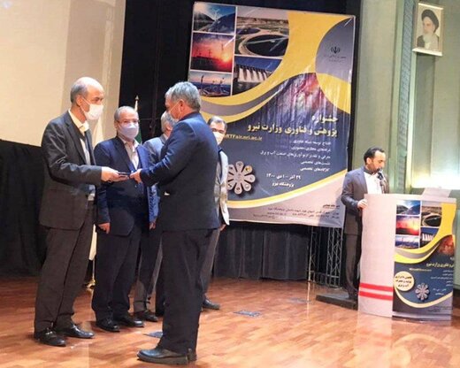 کسب رتبه اول شرکت توزیع برق استان سمنان در عرصه پژوهش و فناوری