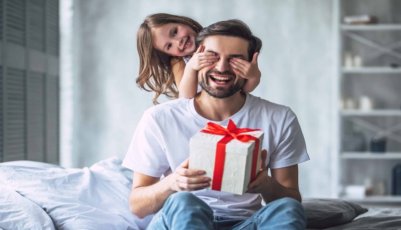 احساسی‌ترین و متفاوت‌ترین هدیه‌ها برای روز پدر کدام‌اند؟