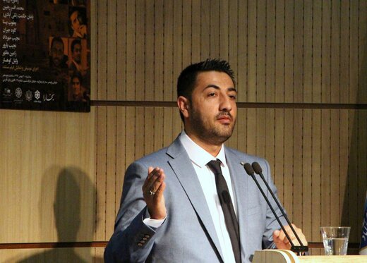 دستور وزیر کشور برای تمدید ویزای شاعر افغانستانی