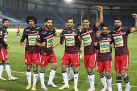 رامین رضاییان تنش را بالا برد؛ حمله بازیکنان پرسپولیس به تریبون رسمی باشگاه! + عکس