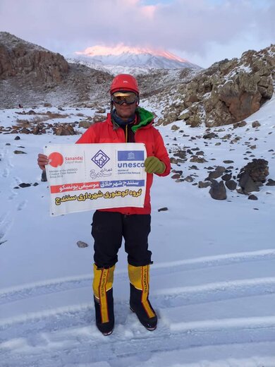 صعود کوهنورد سنندجی به کوه آرارات ترکیه
