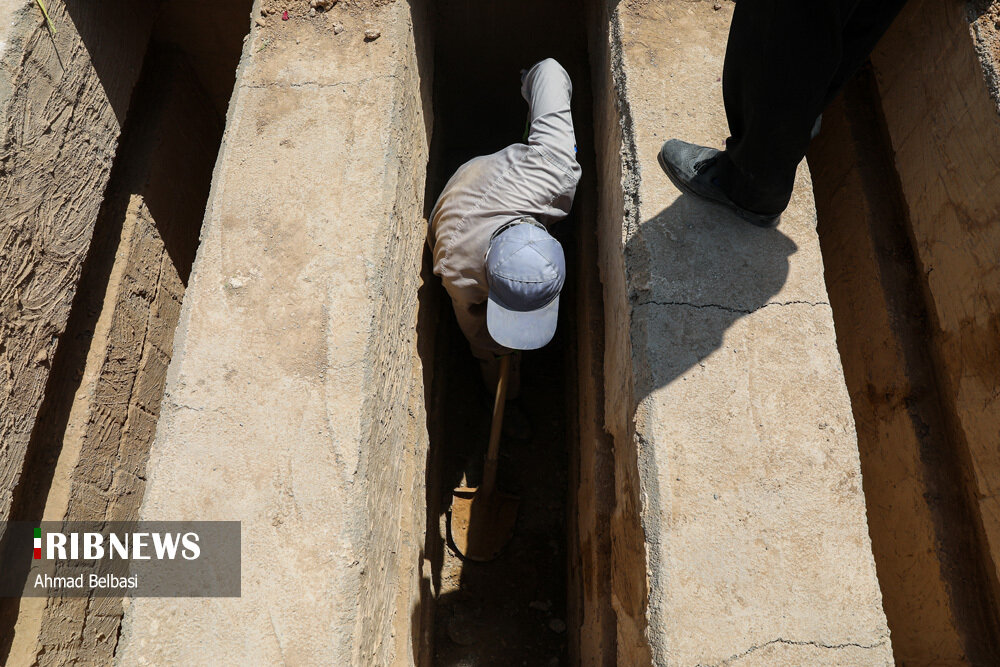 مسئولان بهشت زهرا: فعلا پذیرش ۱۷۰ تا ۲۰۰ فوتی در تهران/ پرسنل بهشت زهرا خستهاند