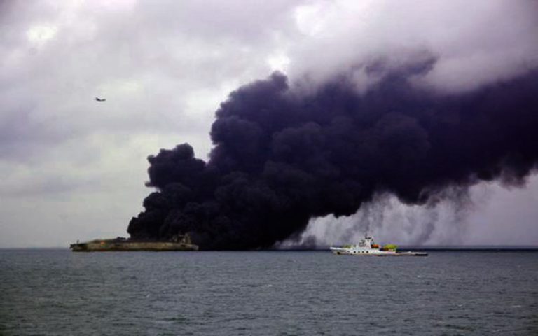 نفتکش آتش گرفته متعلق به ایران است؟