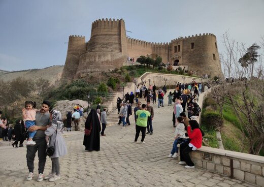 بازدید ۱۲۰ هزار مهمان نوروزی از قلعه فلک الافلاک خرم آباد