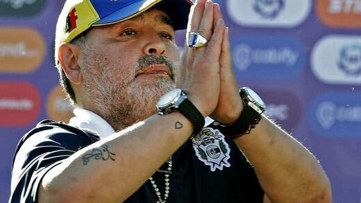 خالکوبی چهره مارادونا بر بدن ستاره ایتالیایی/عکس