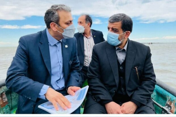 قایقسواری ضرغامی در آشوراده/ عکس